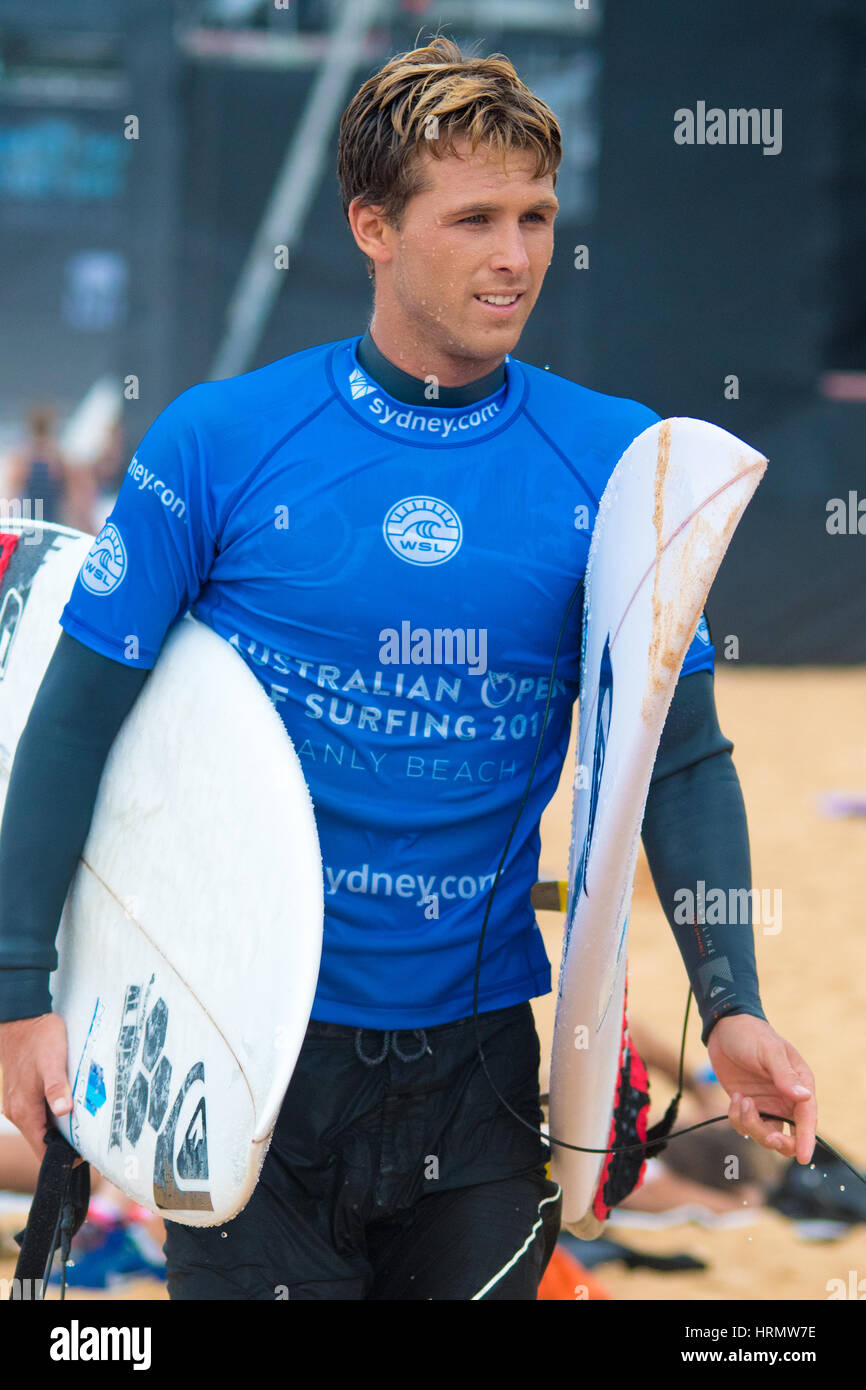 Sydney, Australia - 3 de marzo 2017: El Abierto de Australia de surf evento deportivo en Manly Beach, Australia con el surf, BMX, patinaje y música. La foto es un competidor de surf. Crédito: mjmediabox / Alamy Live News Foto de stock