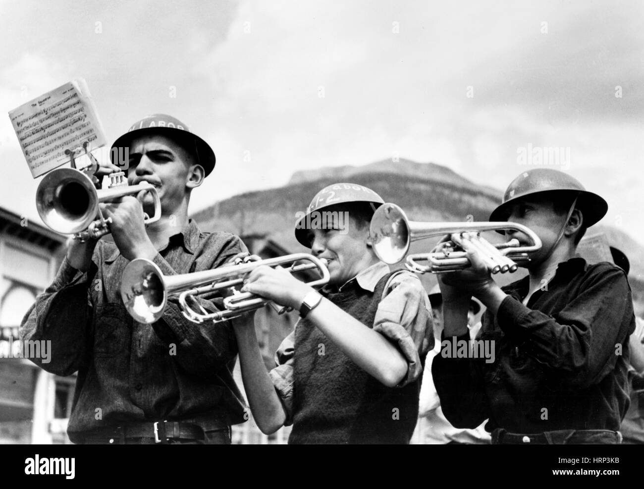 La banda de la escuela secundaria, la celebración del Día del Trabajo, 1940 Foto de stock