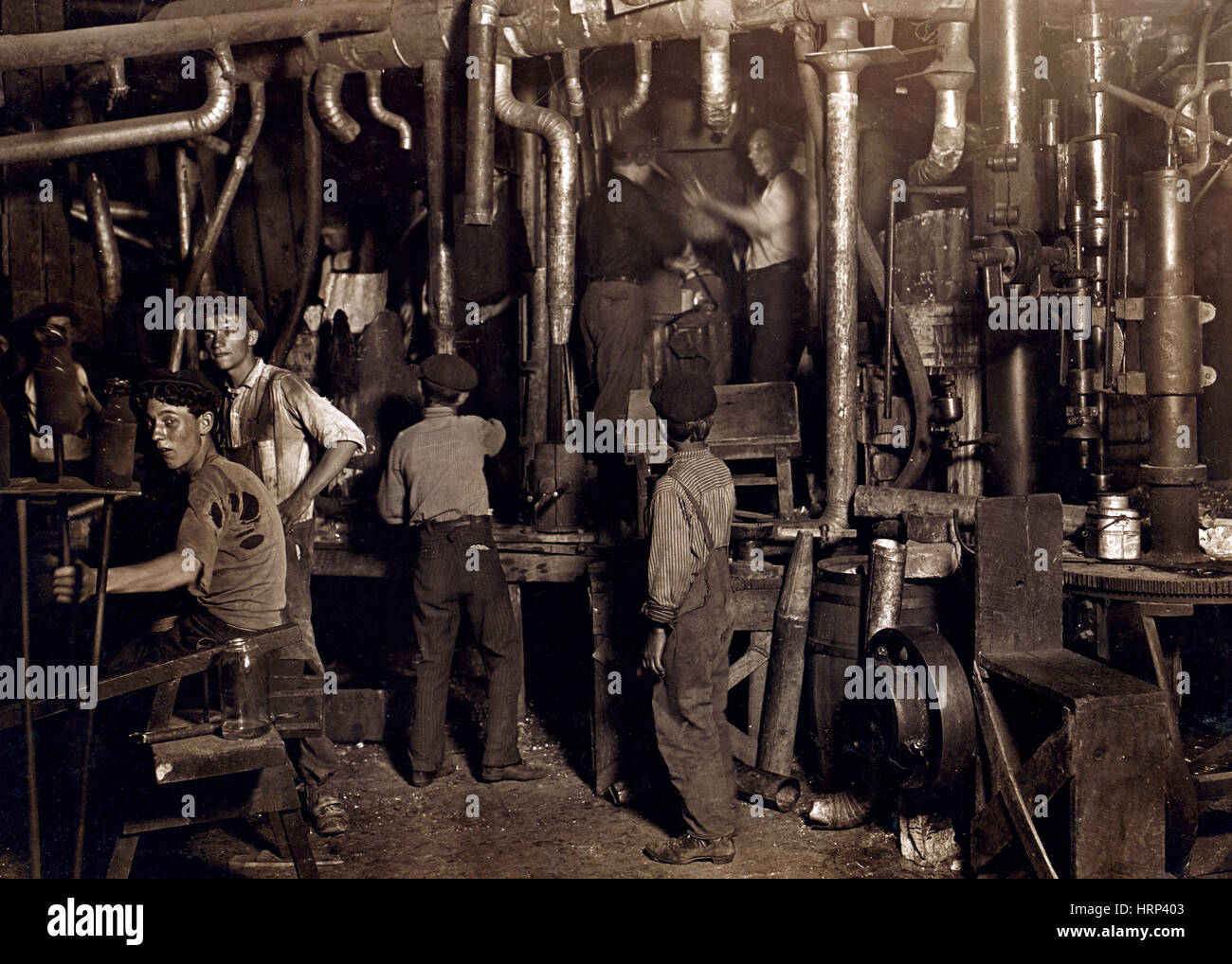 Indiana Glass Works, chicos y hombres, 1908 Foto de stock