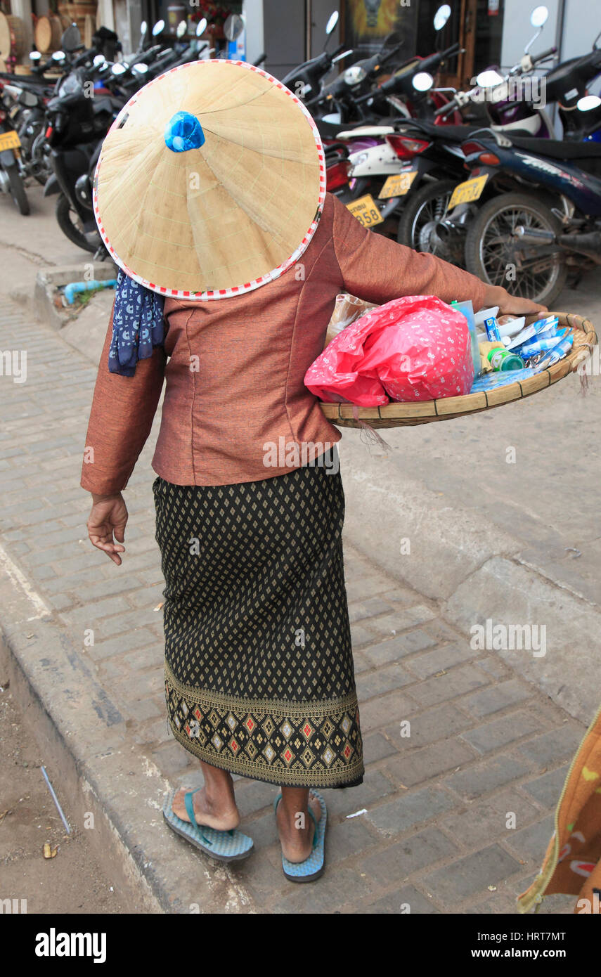 Laos, Vientiane, vendedor ambulante, escena en la calle, personas Foto de stock
