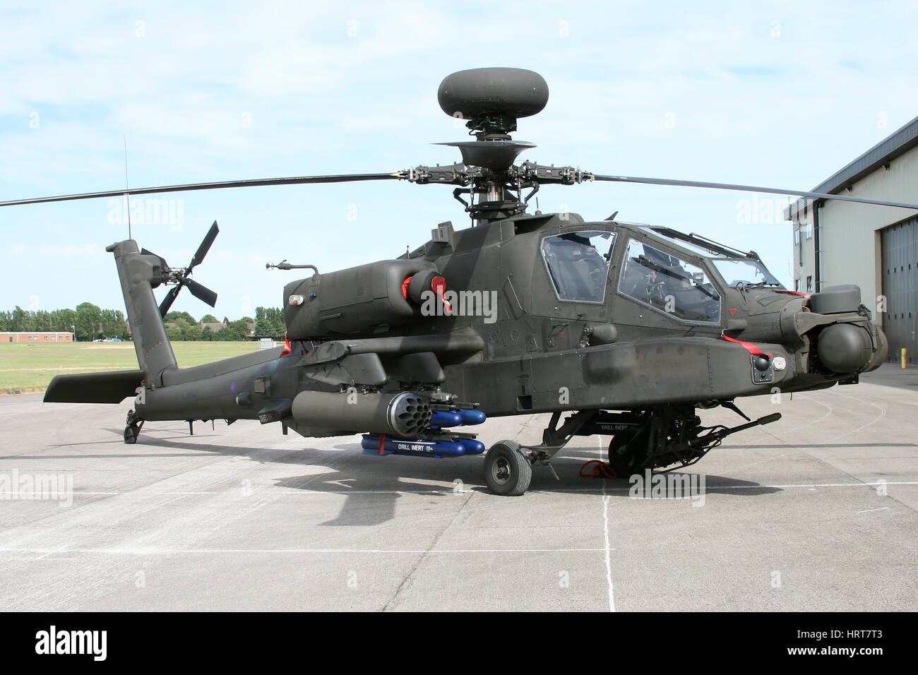 Apache estática en la pantalla durante una demostración ofrecida por el Ejército del Aire para la prensa en Wattisham Airfield, en Suffolk. Foto de stock