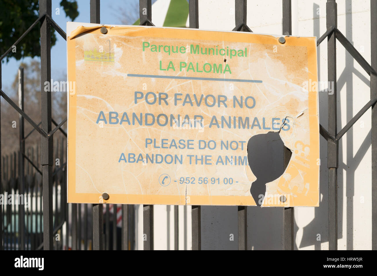 Firmar, No abandonen a los animales, el Parque Municipal La Paloma, Benalmadena, España Foto de stock