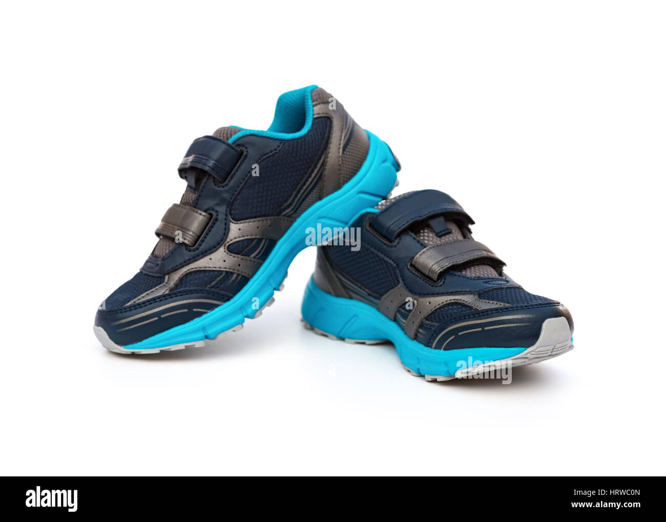 Par de azul y negro zapatos deportivos para niños sobre fondo blanco  Fotografía de stock - Alamy