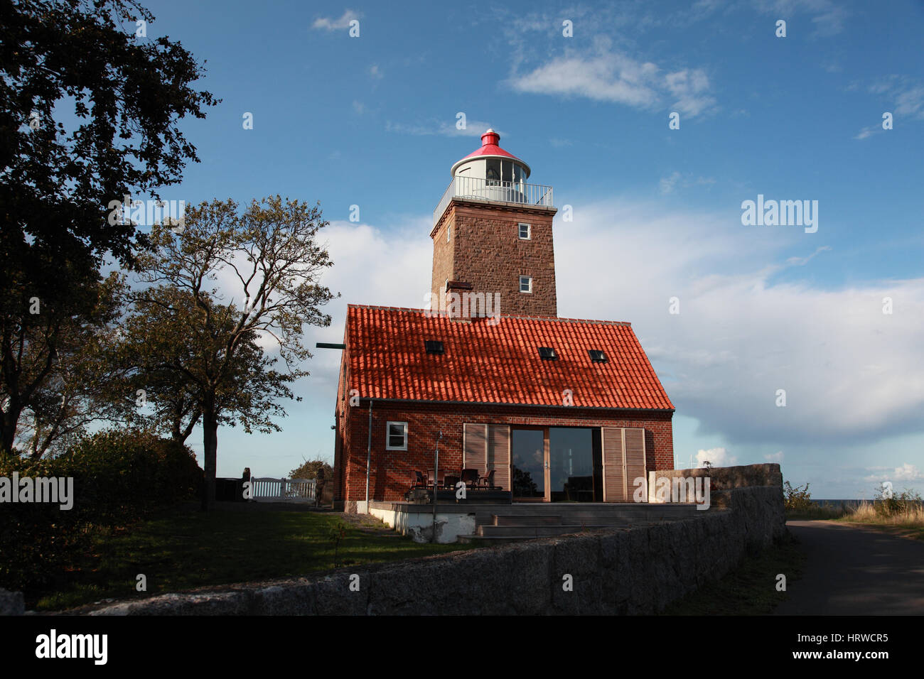 Svaneke faro en la isla báltica de Bornholm, Dinamarca con un moderno