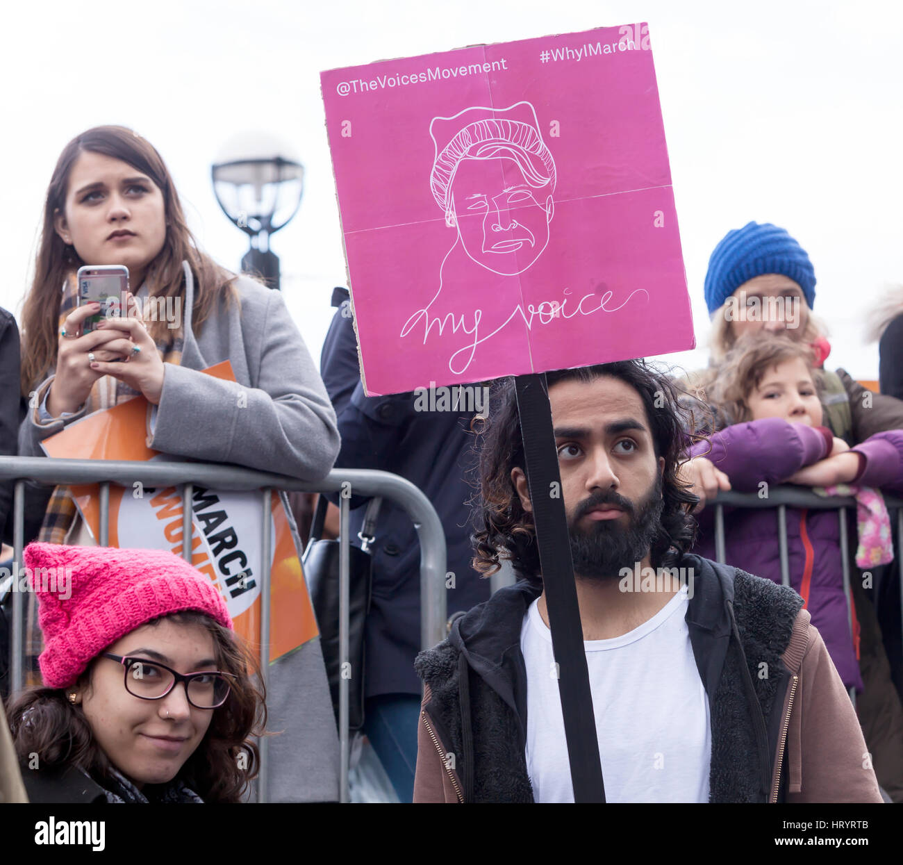 Londres, Reino Unido - 5 de marzo de 2017: Día Internacional de la Mujer de Marzo. Se celebró una marcha desde London Town Hall en el Támesis hasta la Torre de Londres para las mujeres. Crédito: Jane Campbell/Alamy Live News Foto de stock