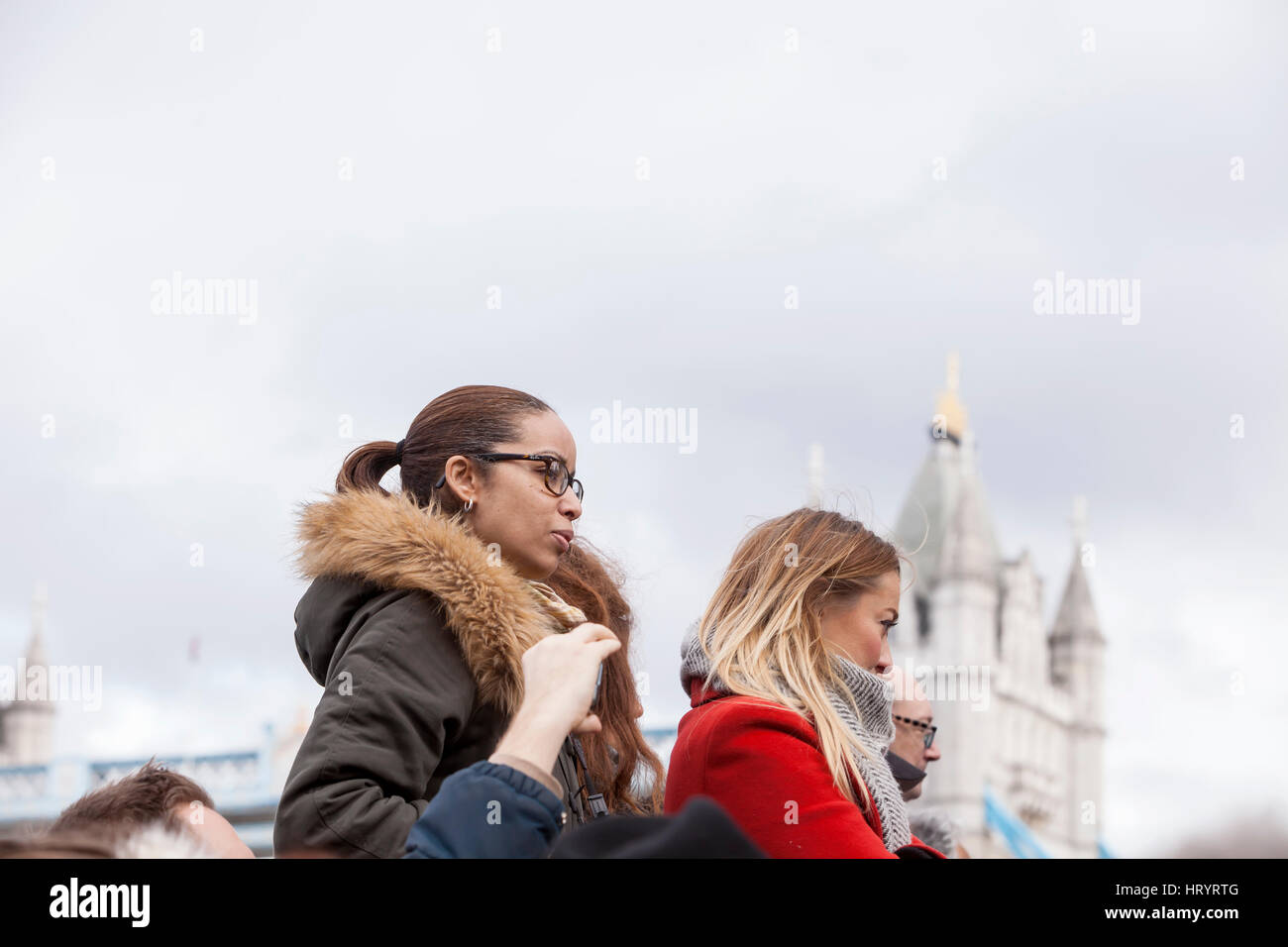 Londres, Reino Unido - 5 de marzo de 2017: Día Internacional de la Mujer de Marzo. Se celebró una marcha desde London Town Hall en el Támesis hasta la Torre de Londres para las mujeres. Crédito: Jane Campbell/Alamy Live News Foto de stock