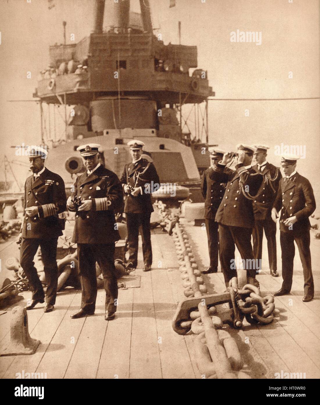 King George V a bordo del HMS Neptune, 1910s (1935). Artista: Desconocido. Foto de stock
