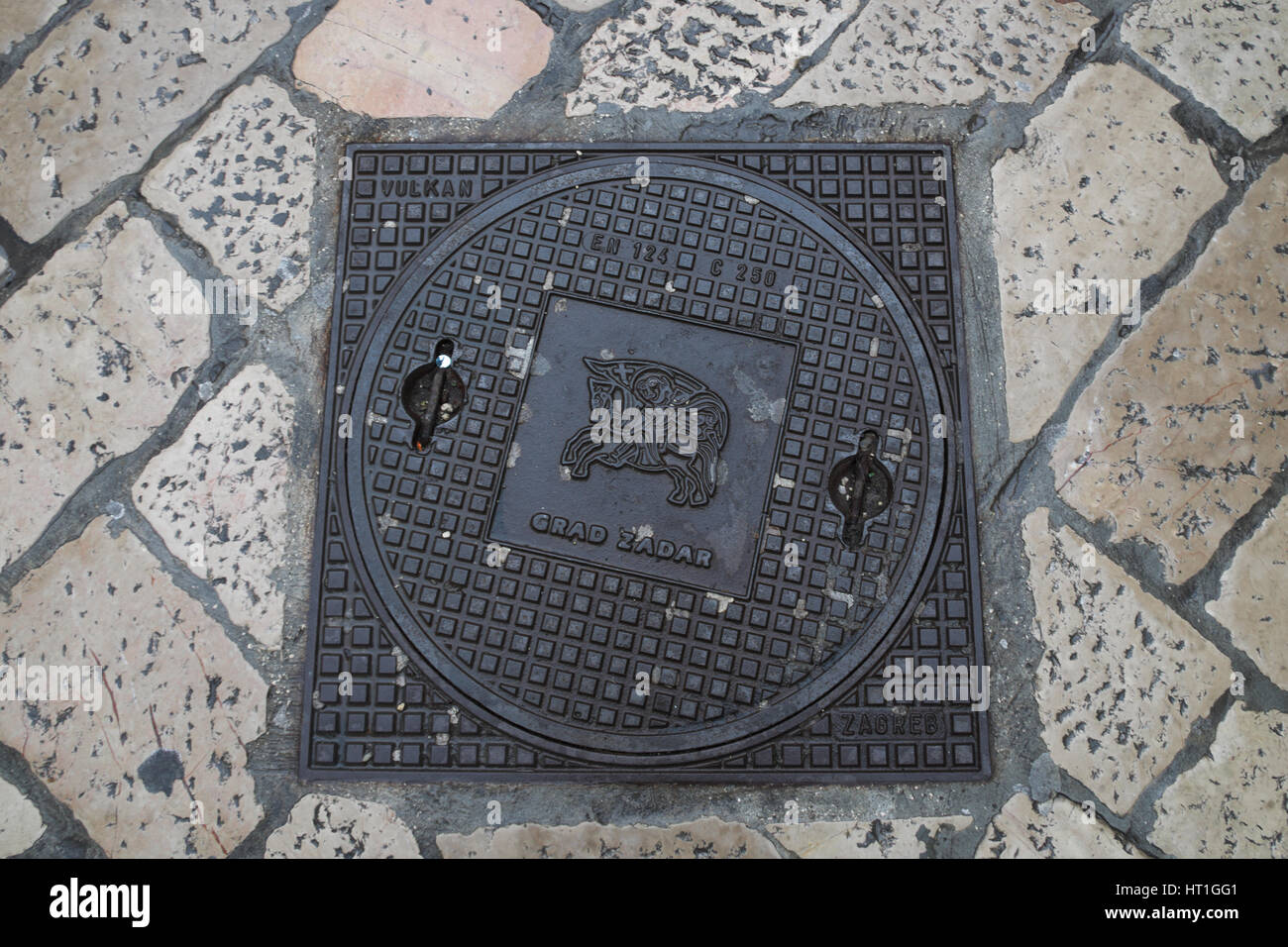 Alcantarilla redonda fotografías e imágenes de alta resolución Alamy