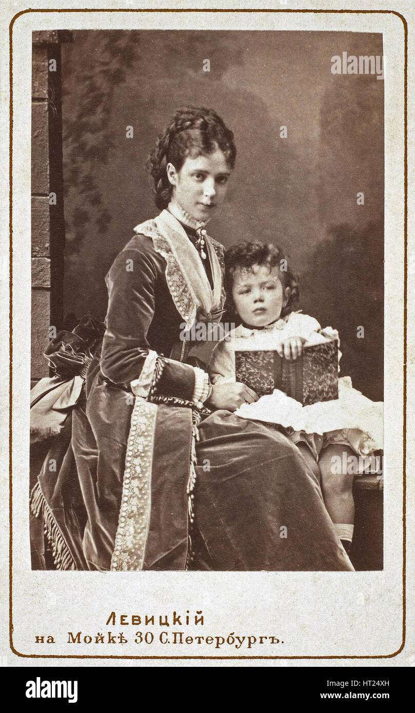 La emperatriz Maria Fyodorovna (Dagmar de Dinamarca) (1847-1928) con el hijo Nicholas Alexandrovich de Rusia, Artista: Sergei Lvovich Levitsky, (1819-1898) Foto de stock