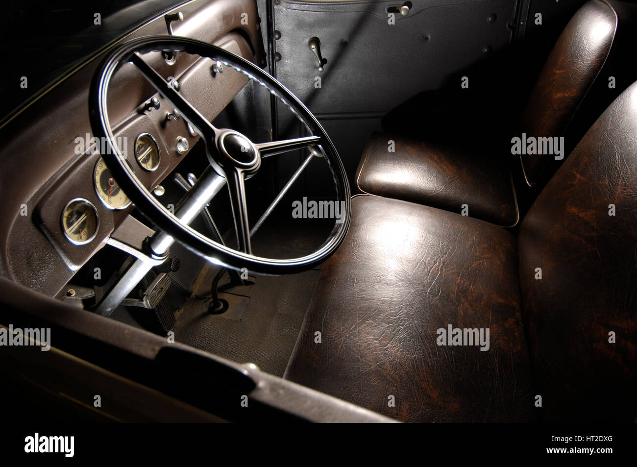 Suburban Chevrolet 1937 . Artista: Simon arcilla. Foto de stock