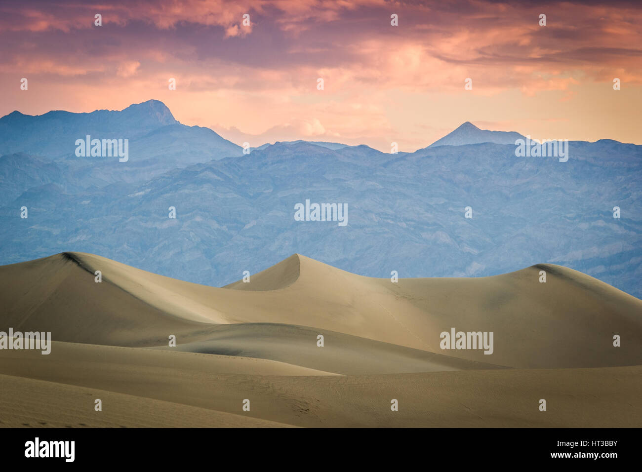 El Mesquite flat dunes, Parque Nacional Valle de la Muerte, California, EE.UU. Foto de stock