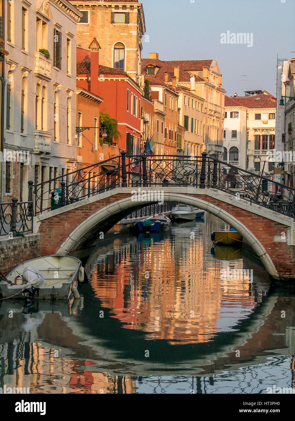 Canal Venecia . Italia Foto de stock