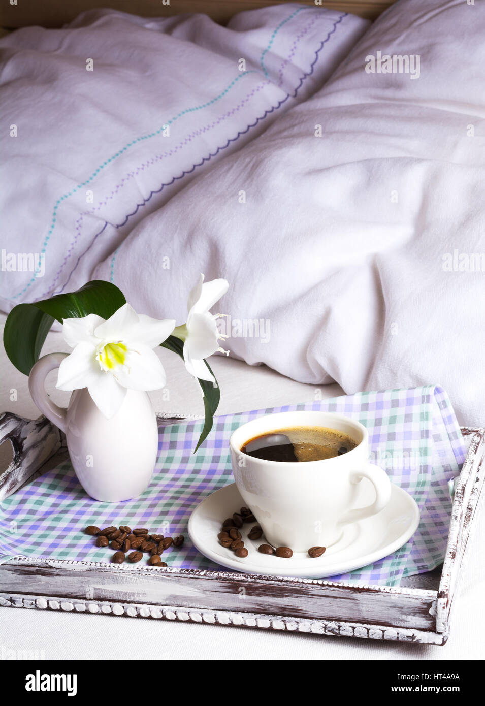 Café en cama fotografías e imágenes de alta resolución - Alamy