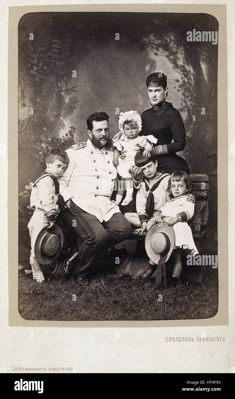 Retrato de Vladimir Alexandrovich de Rusia con su familia por S.Levitskiy (c.1883) Foto de stock