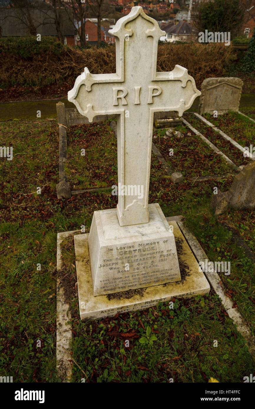 RIP en una lápida en el cementerio de High Wycombe Foto de stock