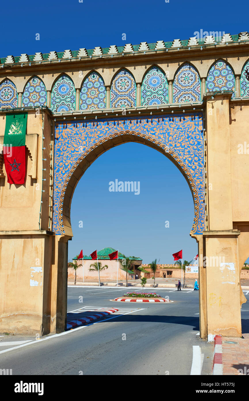 Decorado Arabesco Bereber arcada junto al mausoleo de Moulay Ismaïl Ibn Sharif , un sitio de Patrimonio Mundial de la UNESCO Meknes, Marruecos Foto de stock