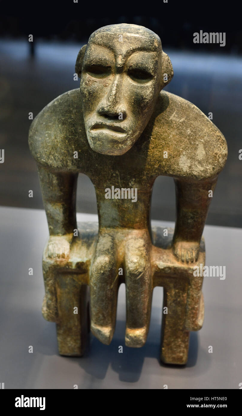 Figura de piedra Altiplano de Guatemala (país / región), Maya (cultura) Pre figura clásica hecha de piedra negra. Hombre sentado en un sillón. Los Mayas - Maya - civilización mesoamericana precolombino de América Central ( 2600 BC - 1500 AD ) American Foto de stock