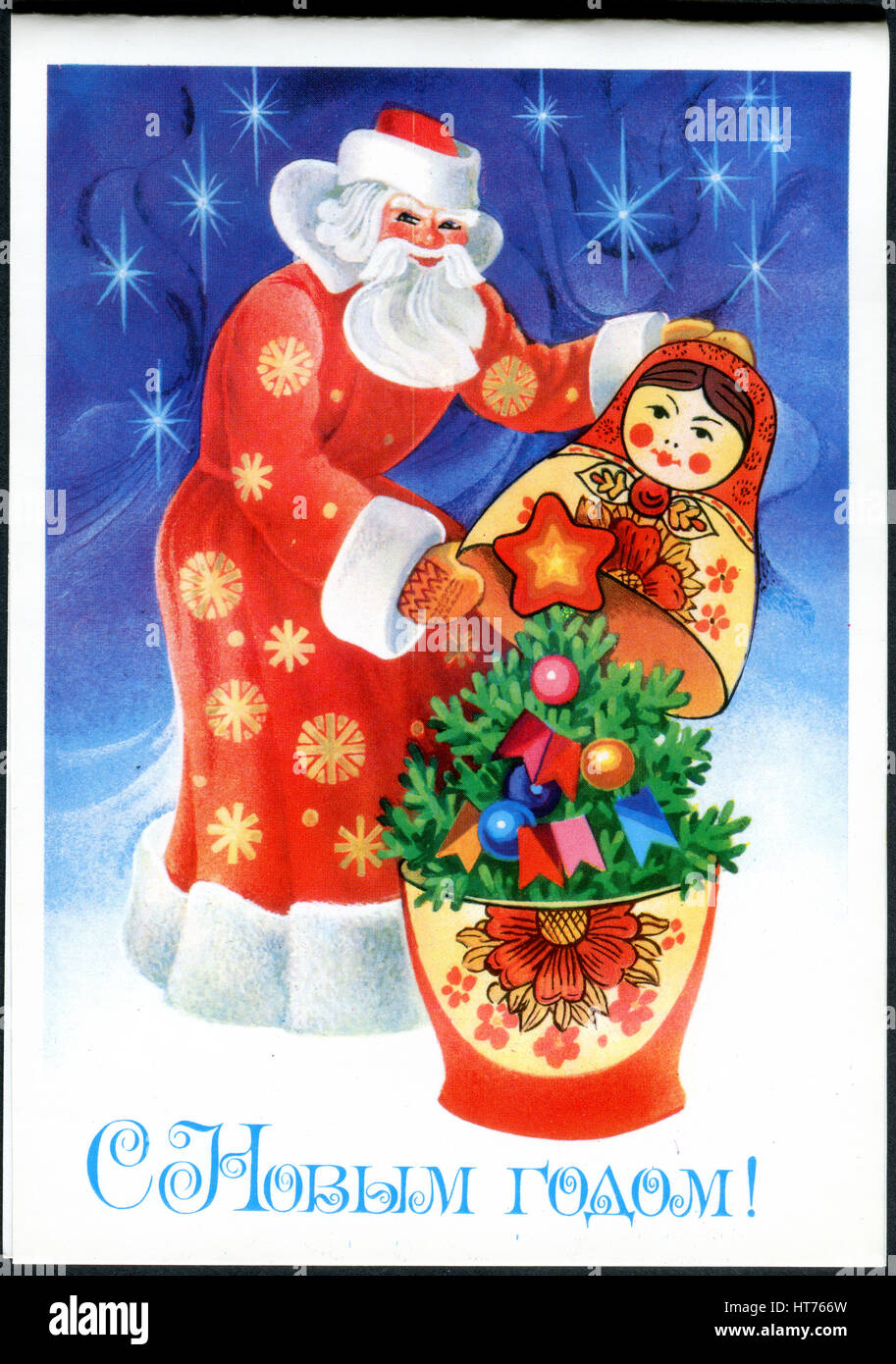 Un saludo Tarjeta postal impresa en la Unión Soviética, muestra el padre  Frost, matryoshka y árbol de Navidad. La inscripción en ruso: Feliz Año  Nuevo! Fotografía de stock - Alamy