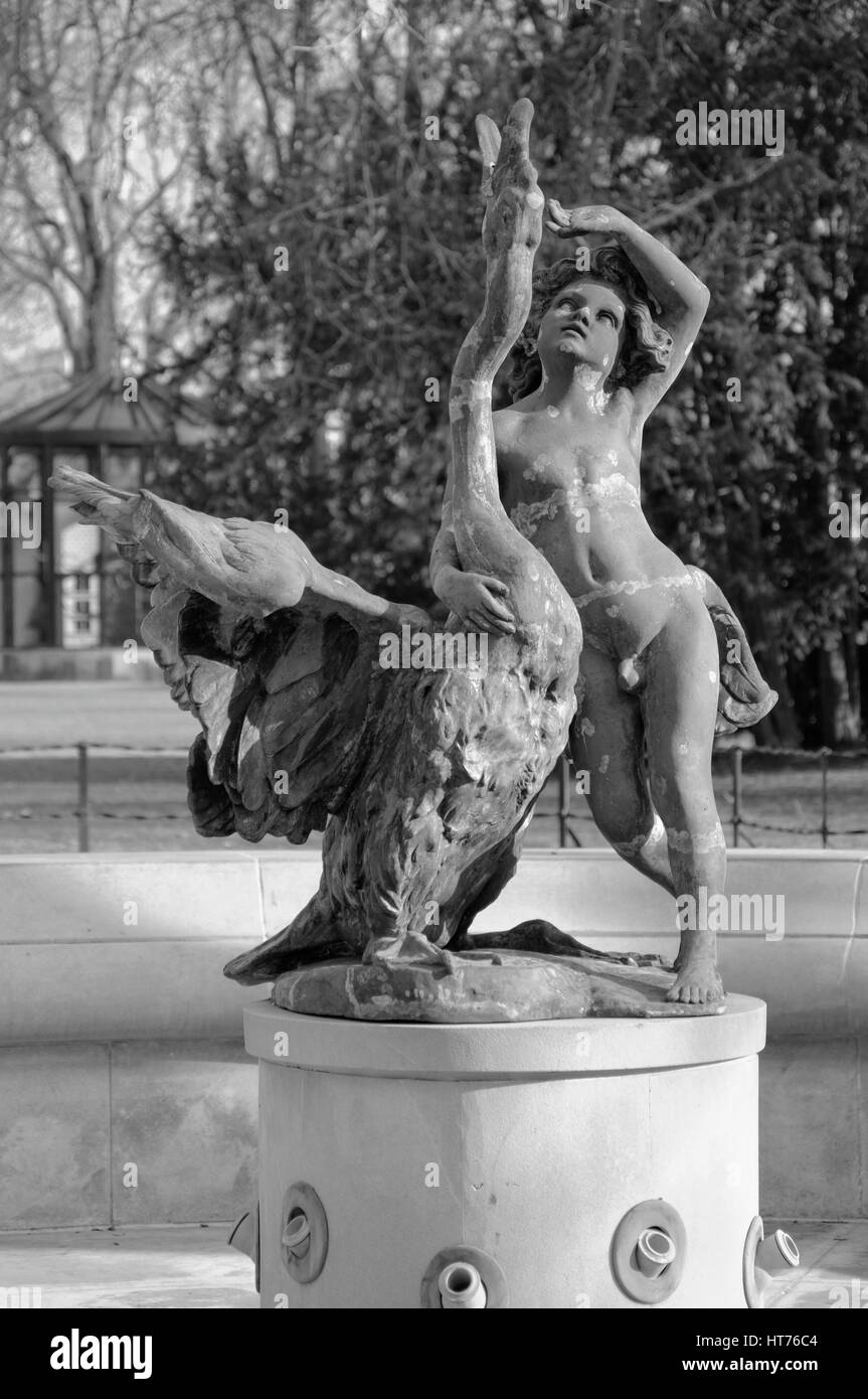Fuente "chico con un cisne', 'Chłopiec łabędziem Fontanna z', 'Brunnen Knabe mit Schwan'. Wroclaw, Polonia. © Pawel M. Mikucki Foto de stock