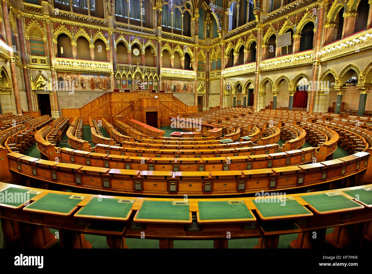 La sala de la Cámara Baja del Parlamento de Hungría, Budapest. Foto de stock