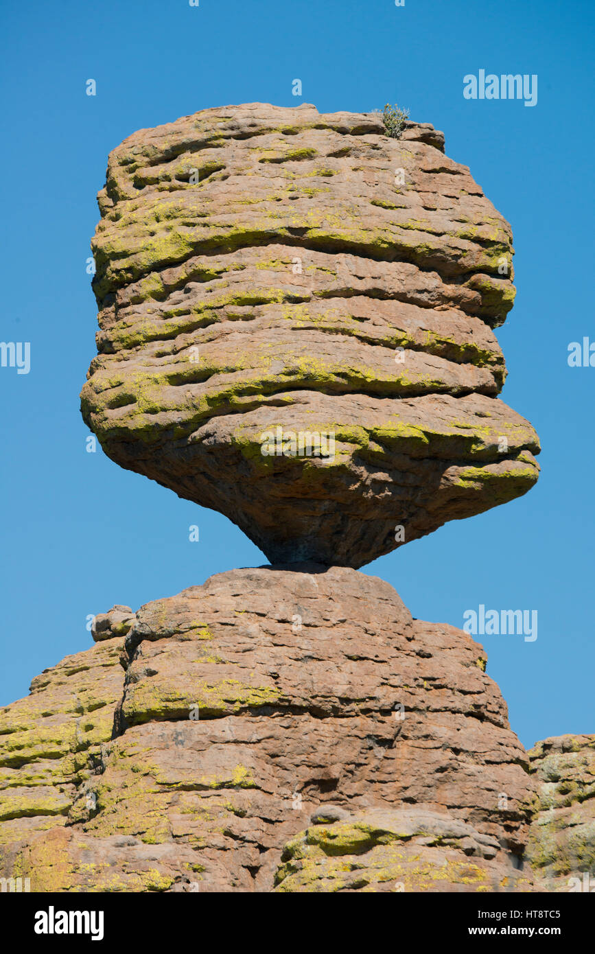 'Big Balanced Rock', el Monumento Nacional Chiricahua, SE Arizona, EE.UU. Foto de stock