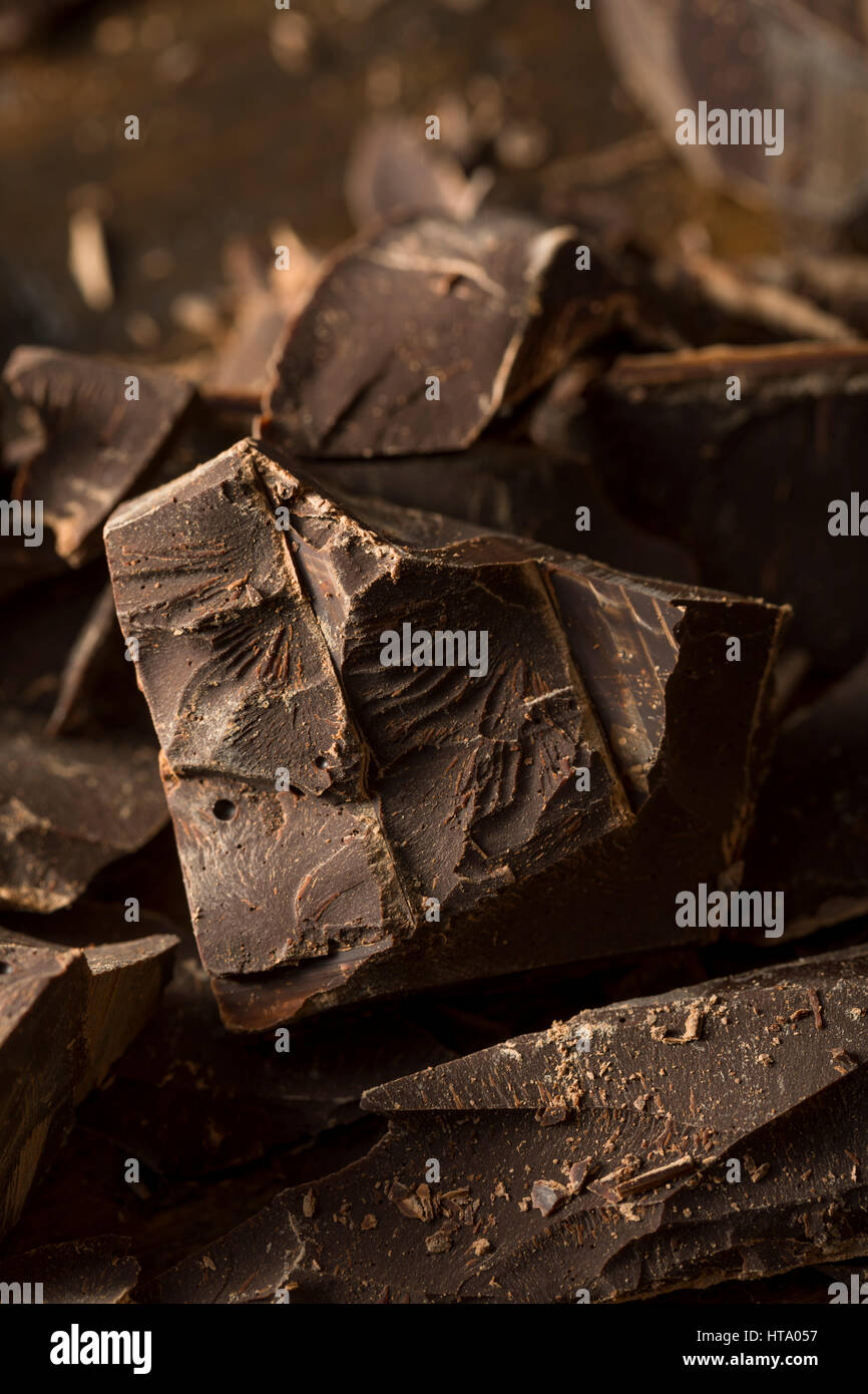 Organic semi dulce pedazos de chocolate oscuro para hornear Foto de stock