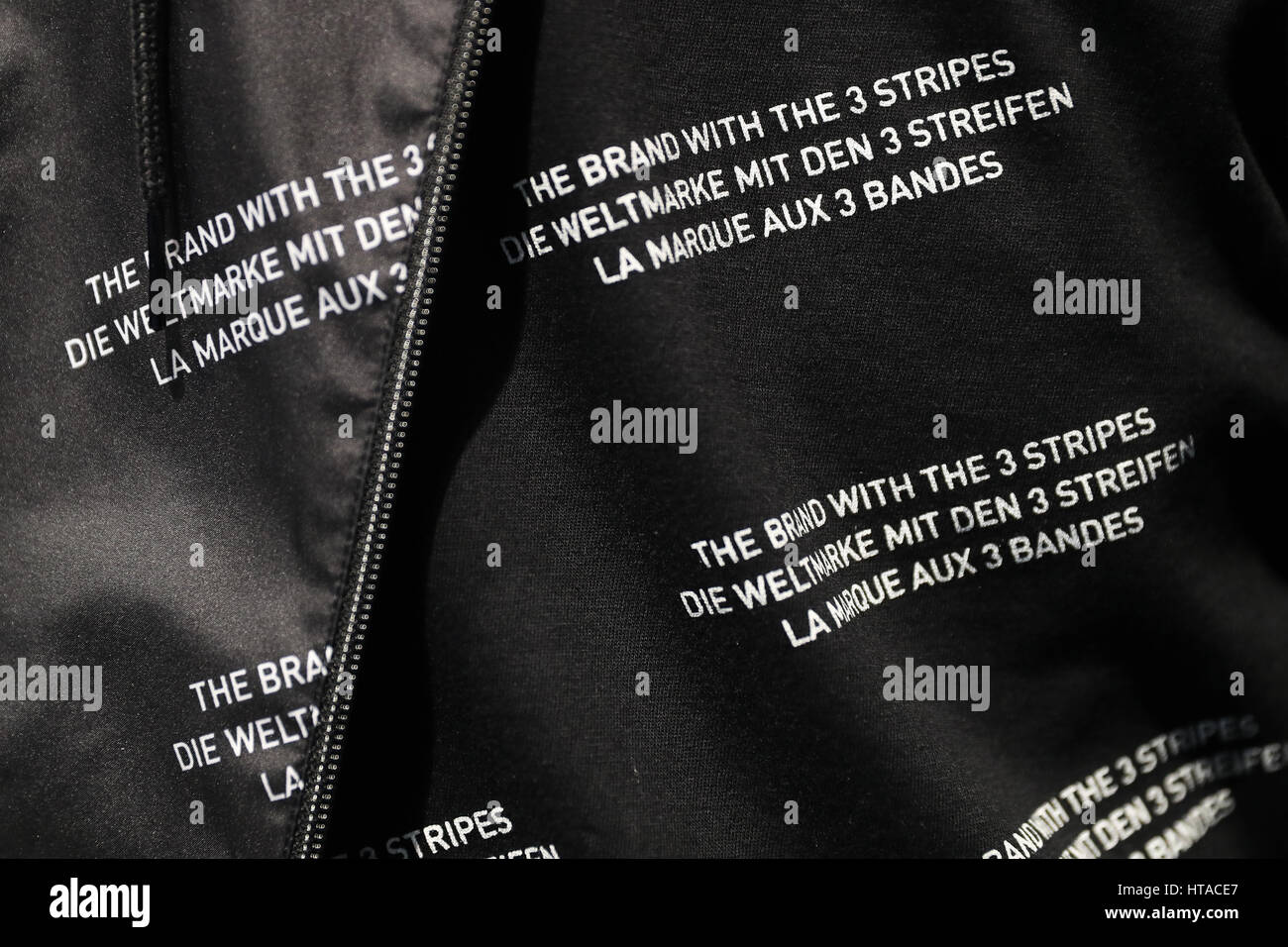 The brand with 3 stripes fotografías e imágenes de alta resolución - Alamy