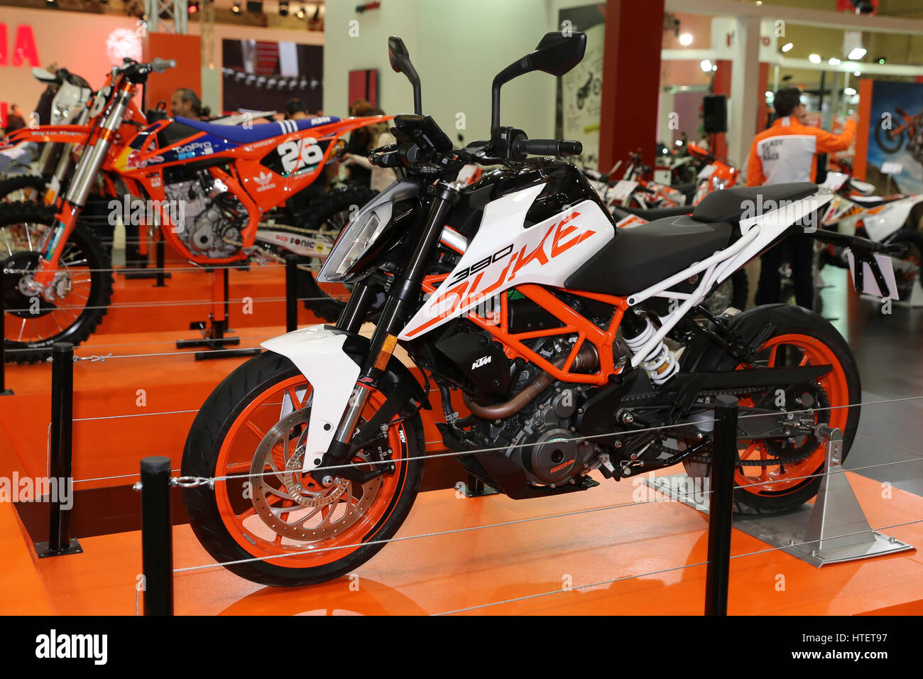 Ktm 390 duke fotografías e imágenes de alta resolución - Alamy