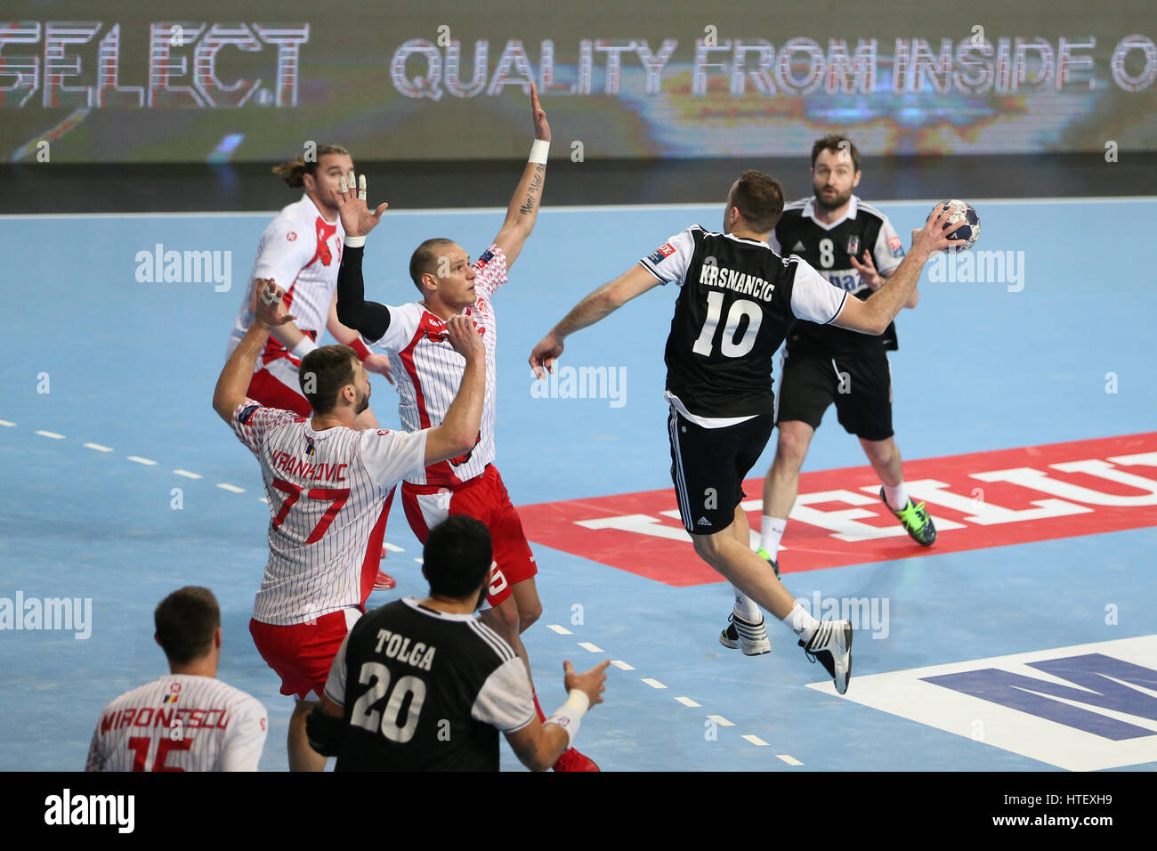 KOCAELI, TURQUIA - 11 DE FEVEREIRO DE 2017: Jogadores Na Ação Durante A  Harmonia Do Handball Da Liga Dos Campeões De VELUX EHF Entre O GH De  Besiktas MOGAZ E Dinamo Bucuresti.