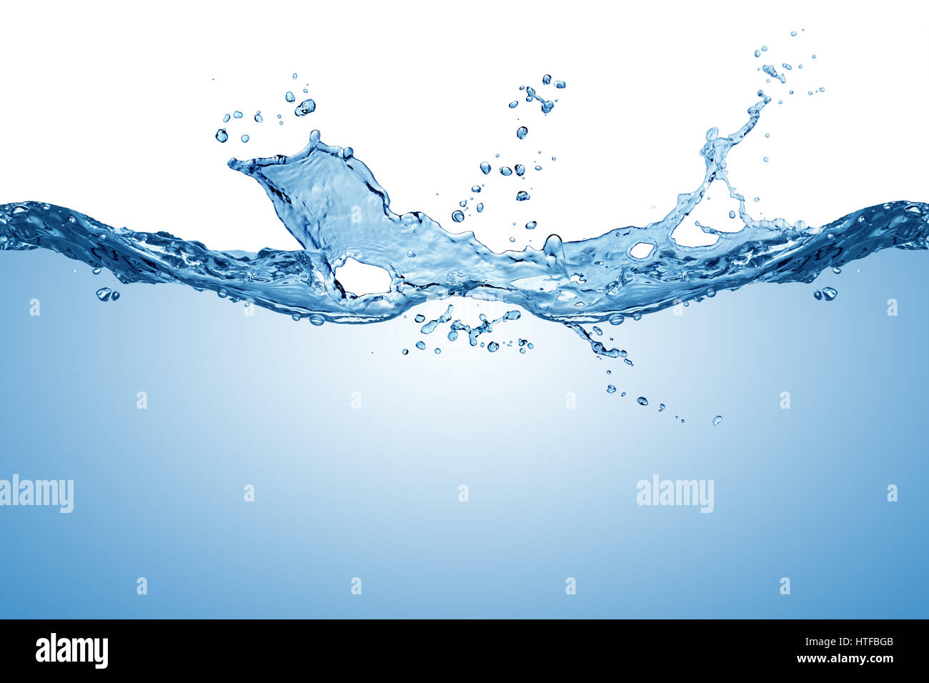 Agua pura fresca azul splash wave textura del fondo aislado en blanco Foto de stock