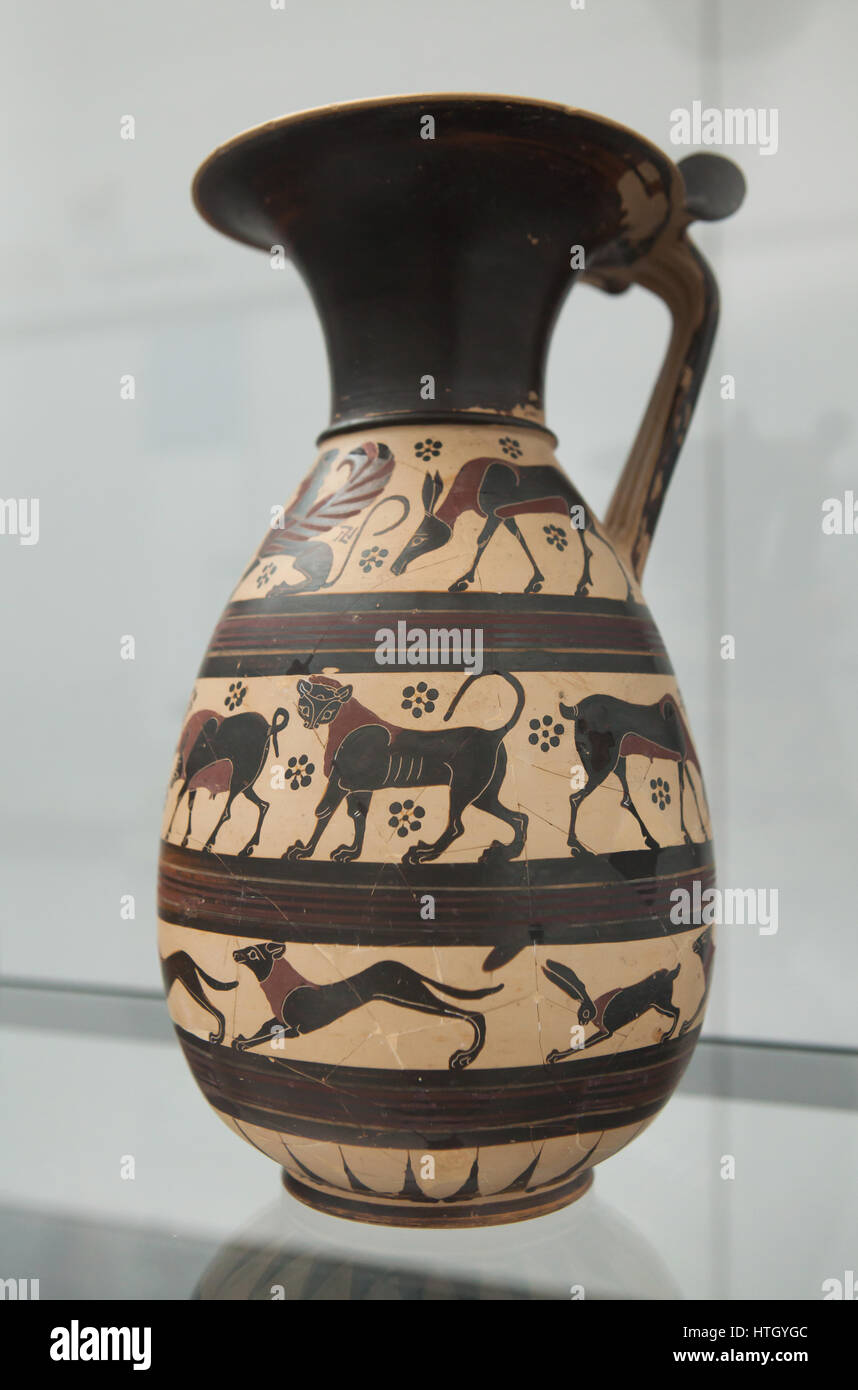 Figura negra de Corinto jarra de aceite desde 650-625 A.C. en la pantalla en el Staatliche Antikensammlungen (colección de antigüedades del Estado de Baviera en Múnich, Baviera, Alemania. Foto de stock