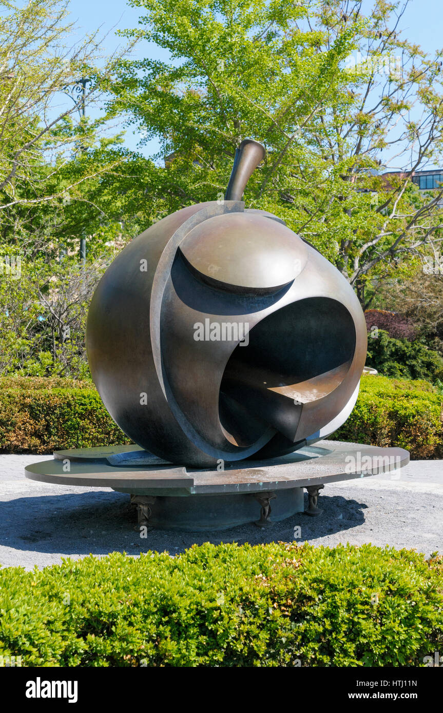 La 'Gran manzana' escultura, Stephan Weiss, Hudson River Park, Nueva York, EE.UU. Foto de stock