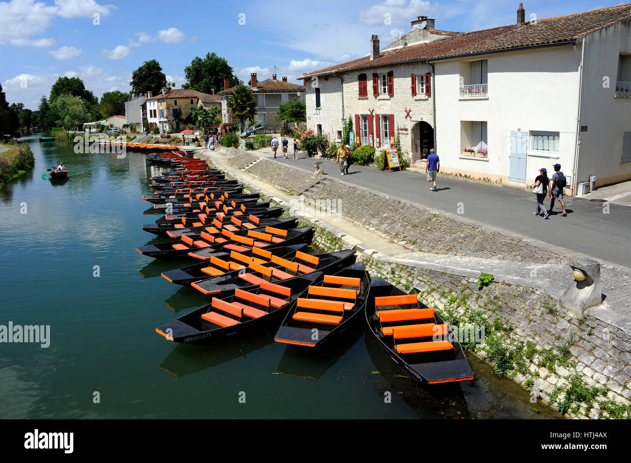 Embarcadere Prada muelle, paseo en barco, Coulon, río Sevre, Marais  Poitevin, Venise Verte, Deux-Sevres, Poitou-Charente, Francia, Europa, «  Les Plus Beaux Fotografía de stock - Alamy