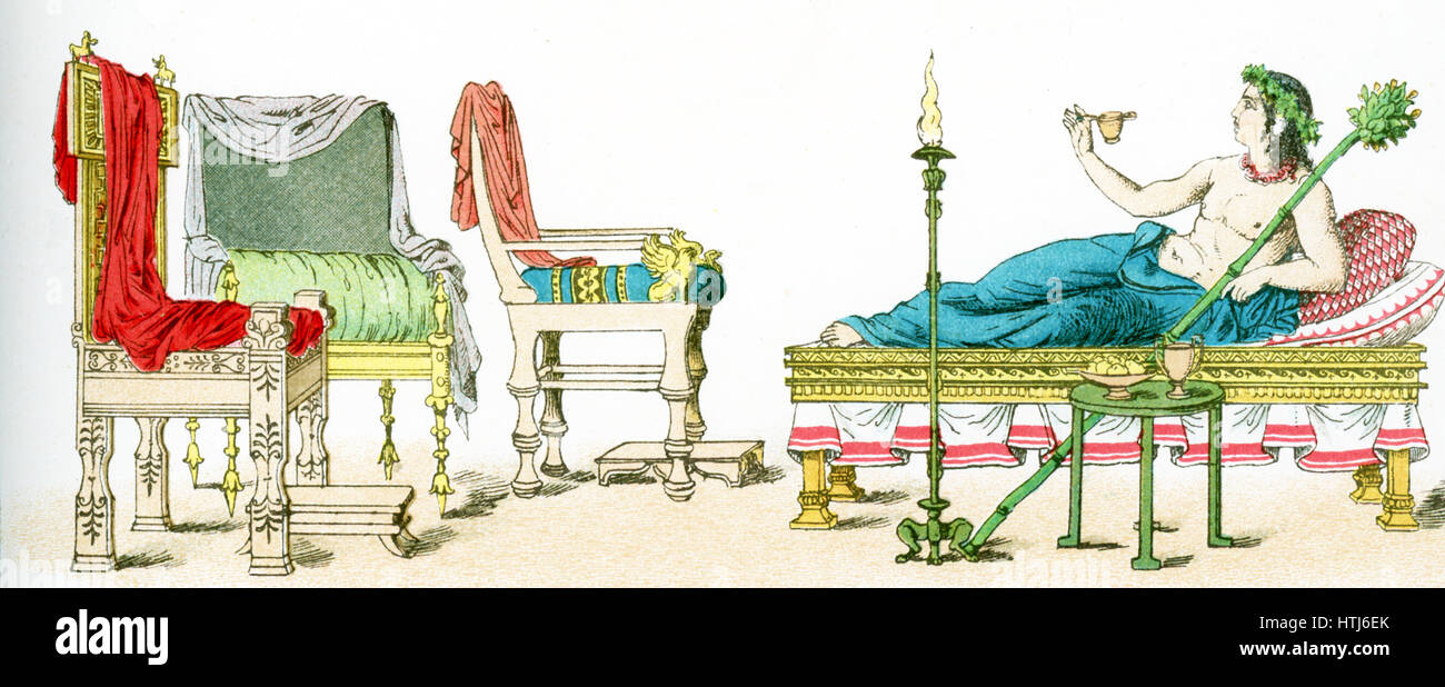 La ilustración muestra el griego antiguo artefactos. Ellos son, de izquierda a derecha: tres sillas y un sofá con mesa y candelabro. La ilustración se remonta a 1882. Foto de stock