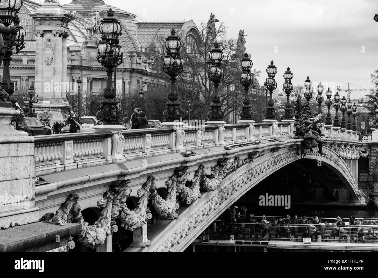 Puente Alexandre III (1896-1900) en el río Sena, París, Francia. Foto de stock