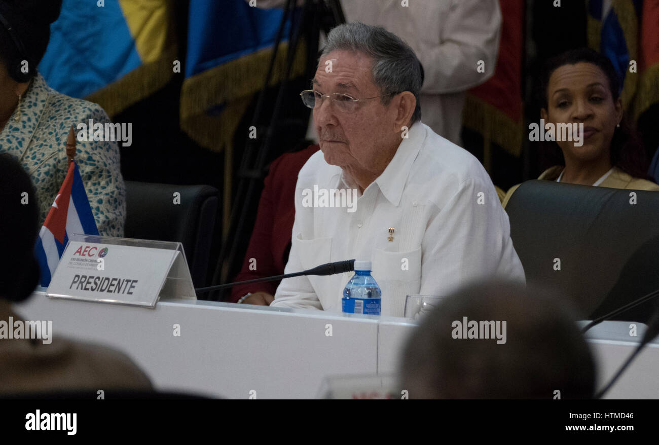 La Habana, Cuba. 10 de marzo de 2017 - El presidente cubano Raúl Castro en la apertura de la 22ª reunión de la Asociación de Estados del Caribe Países Ministerial Foto de stock
