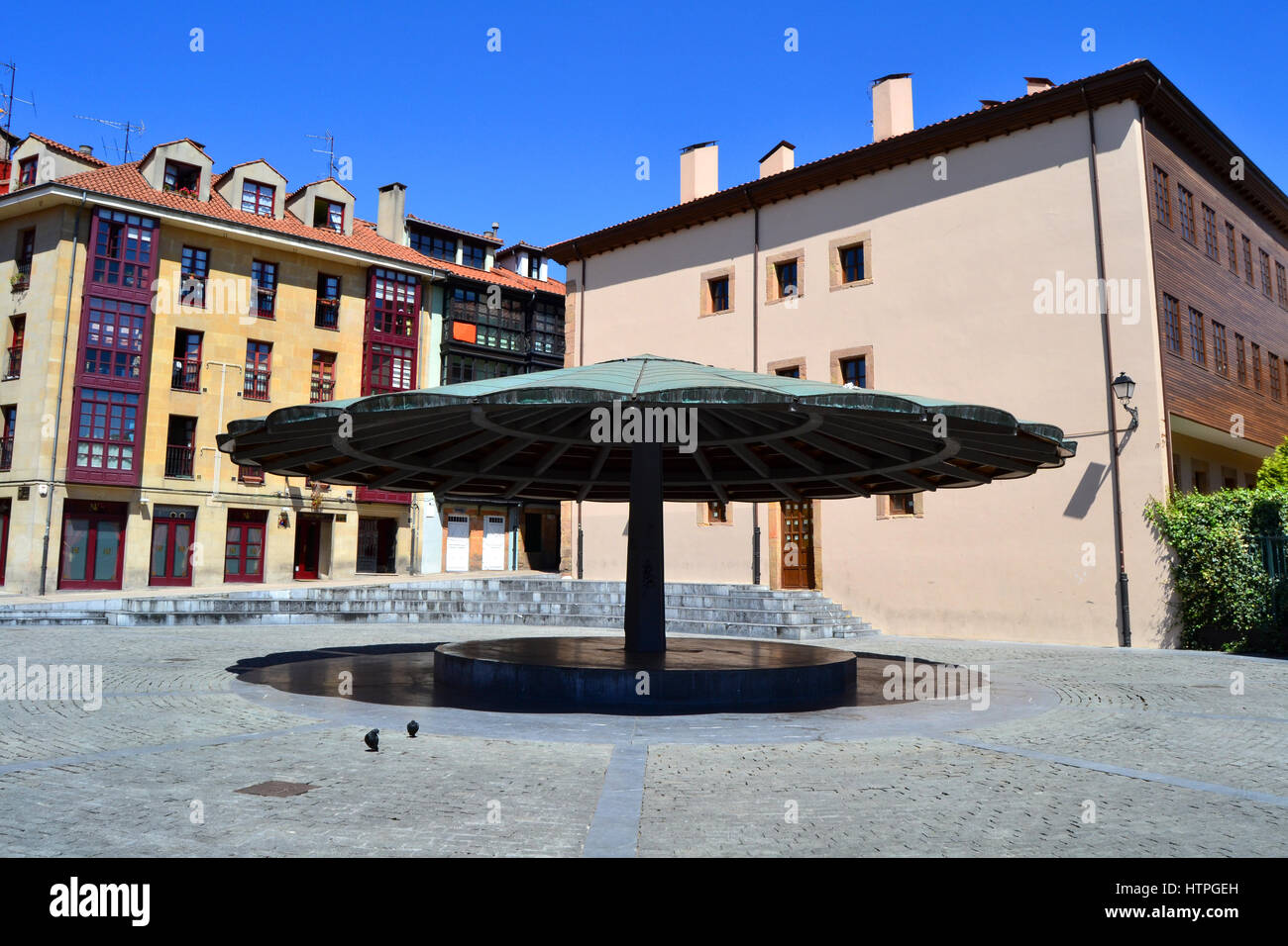 Paisaje de la sombrilla square, en la ciudad de Oviedo, Asturias - España  Fotografía de stock - Alamy