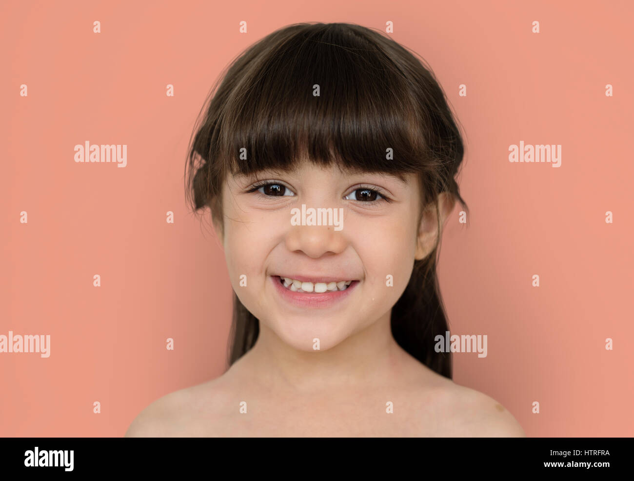 Niña Sonriente Chested Desnuda Fotografía De Stock Alamy 