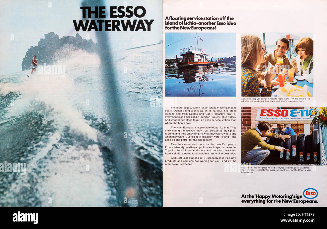 Un 1970 de doble página de difusión de la revista Publicidad publicidad Esso. Foto de stock