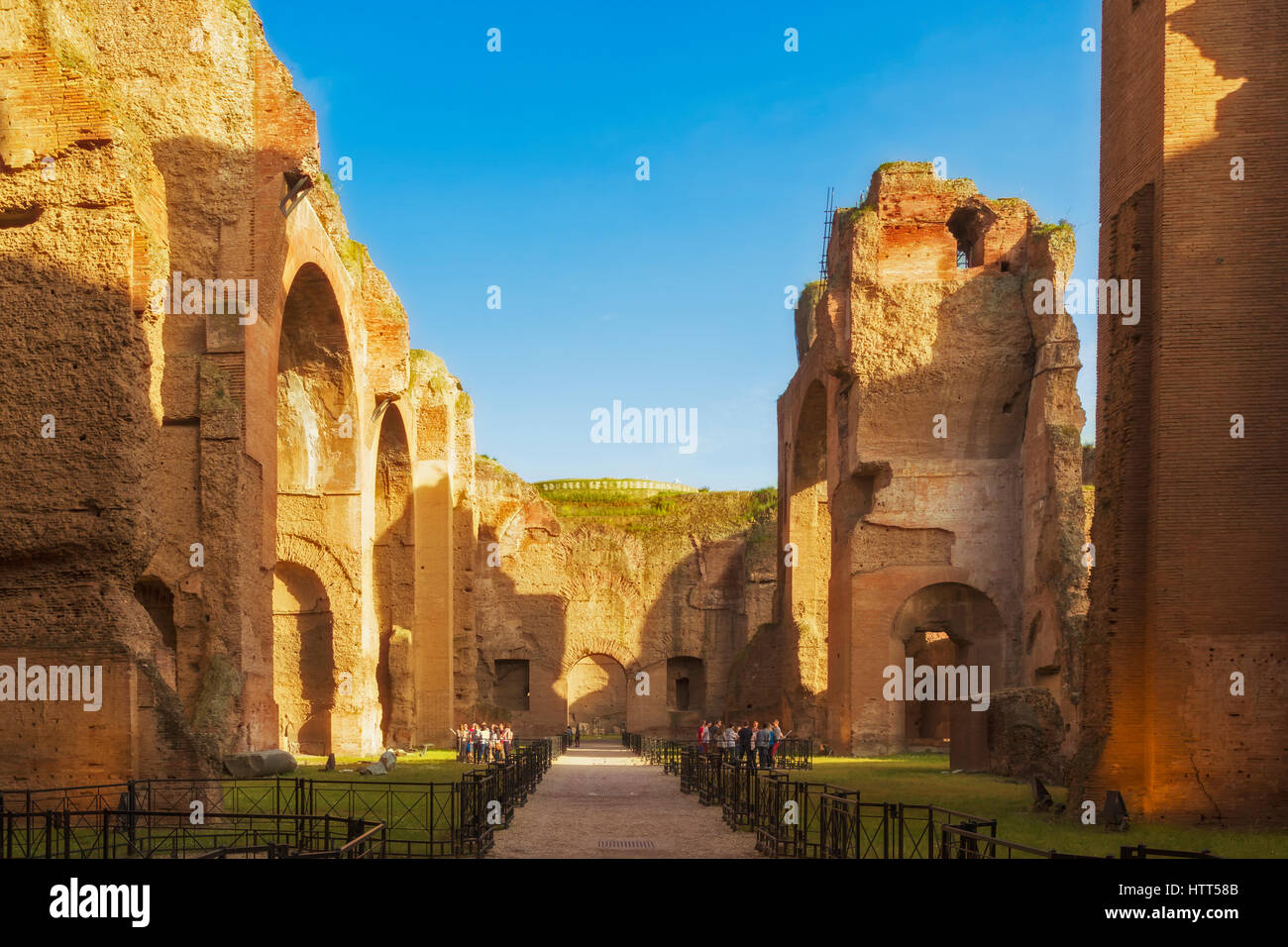 Roma, Italia. Terme di Caracalla, o en los baños de Caracalla que datan  desde el siglo 3 DC. Los baños son parte del centro histórico de Roma, que  es un Fotografía de