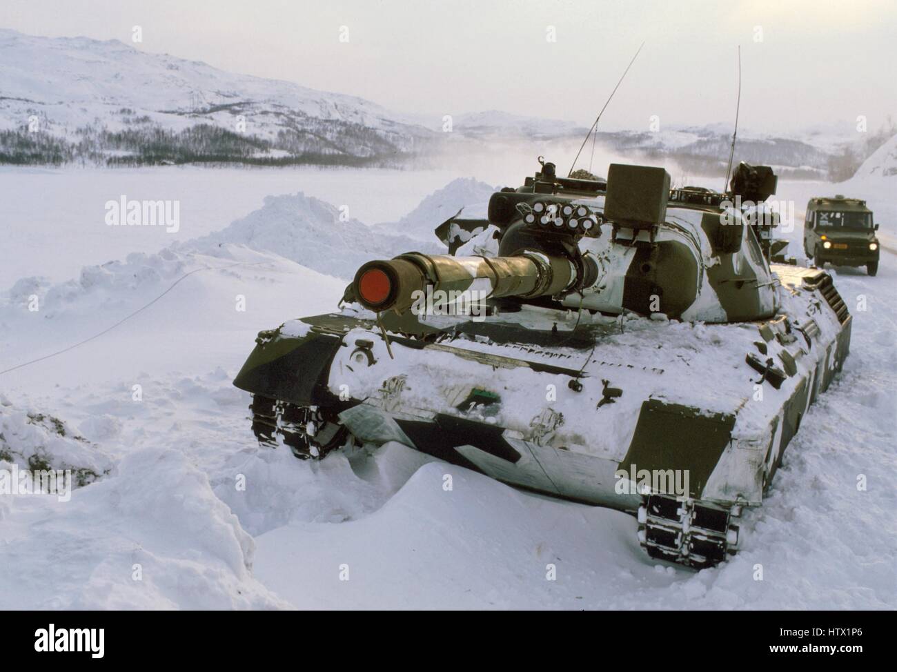 Ejército de Noruega, tanque Leopard durante los ejercicios de la OTAN Fuerzas Móviles de Intervención preparada (AMF) Foto de stock