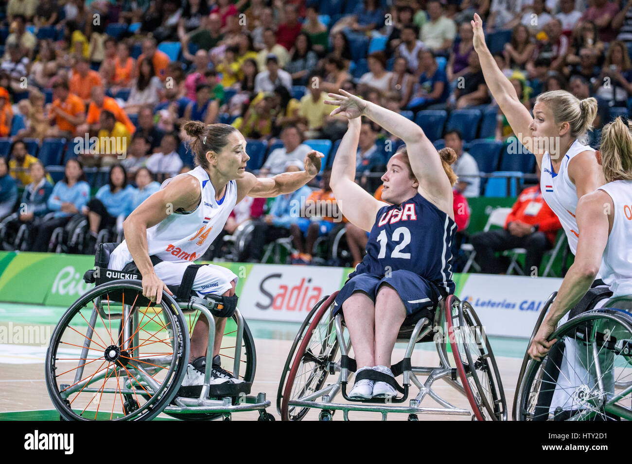 Competición de baloncesto en silla de ruedas durante los Juegos Paralímpicos de verano Rio 2016 Foto de stock