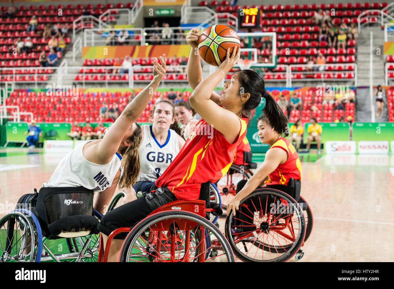 Competición de baloncesto en silla de ruedas durante los Juegos Paralímpicos de verano Rio 2016 Foto de stock