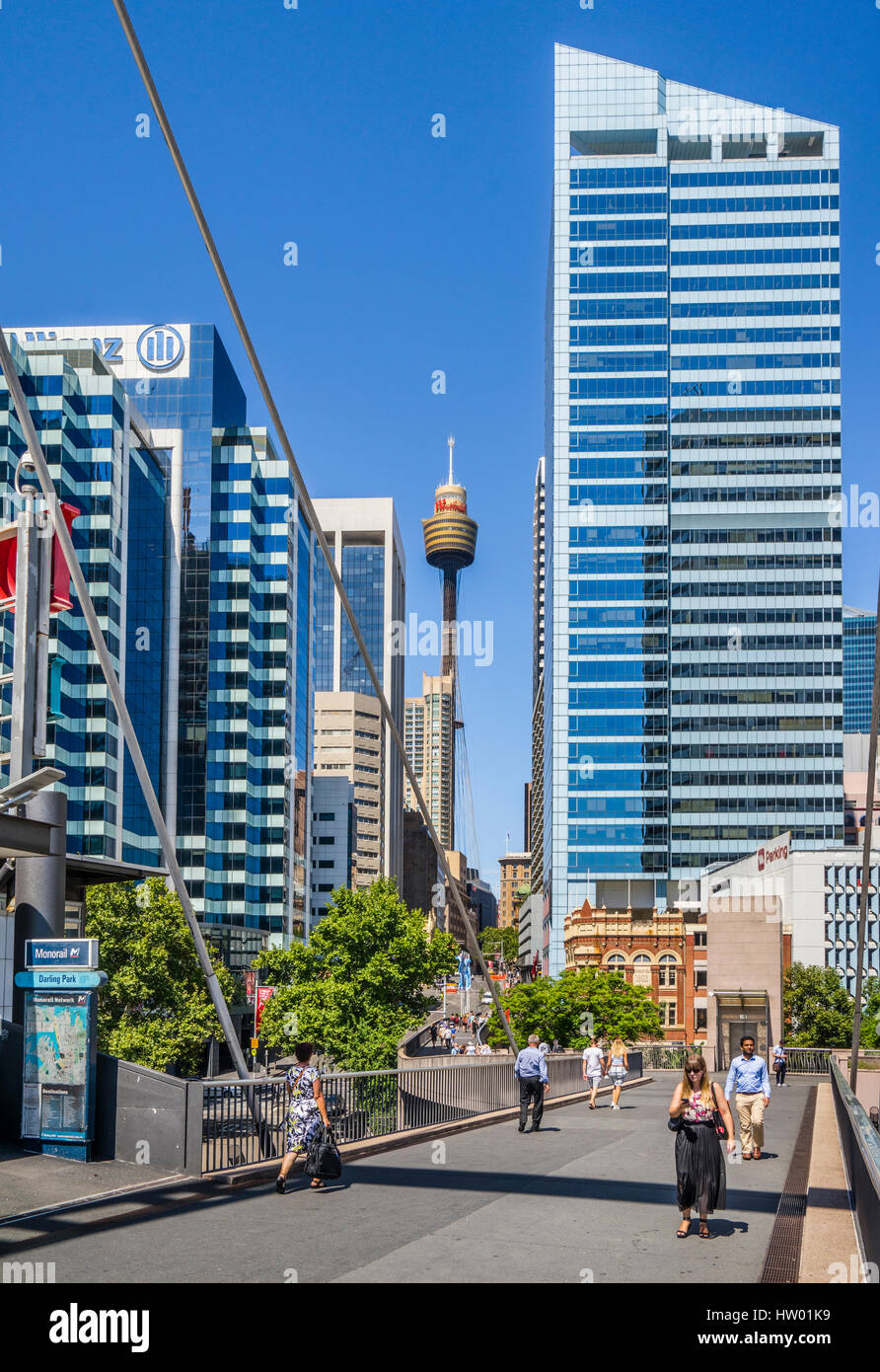 Australia, New South Wales, Sydney, vista de la ciudad desde el puente peatonal une Pyrmont Bridge con Market Street, con vistas de la Torre BT y S Foto de stock