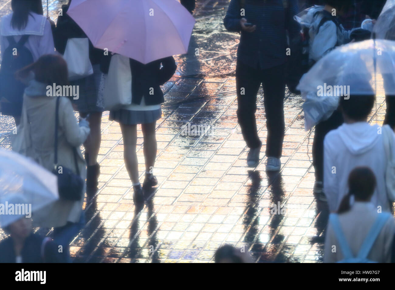 Gente paseando por la ciudad de Tokio, Japón Foto de stock