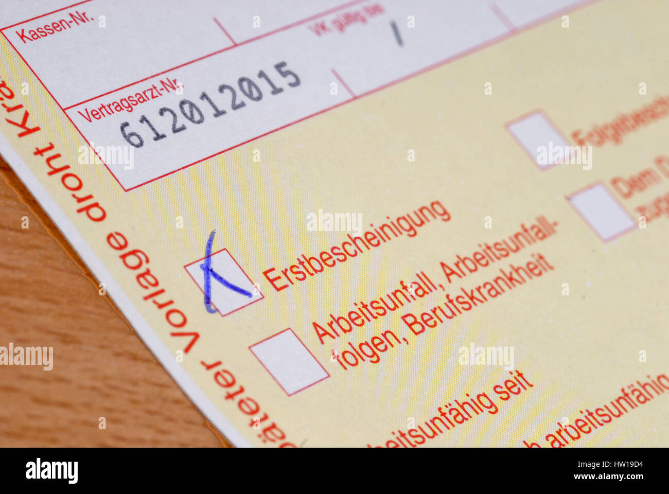 Primer Certificado Erstbescheinigung Fotografía de stock Alamy