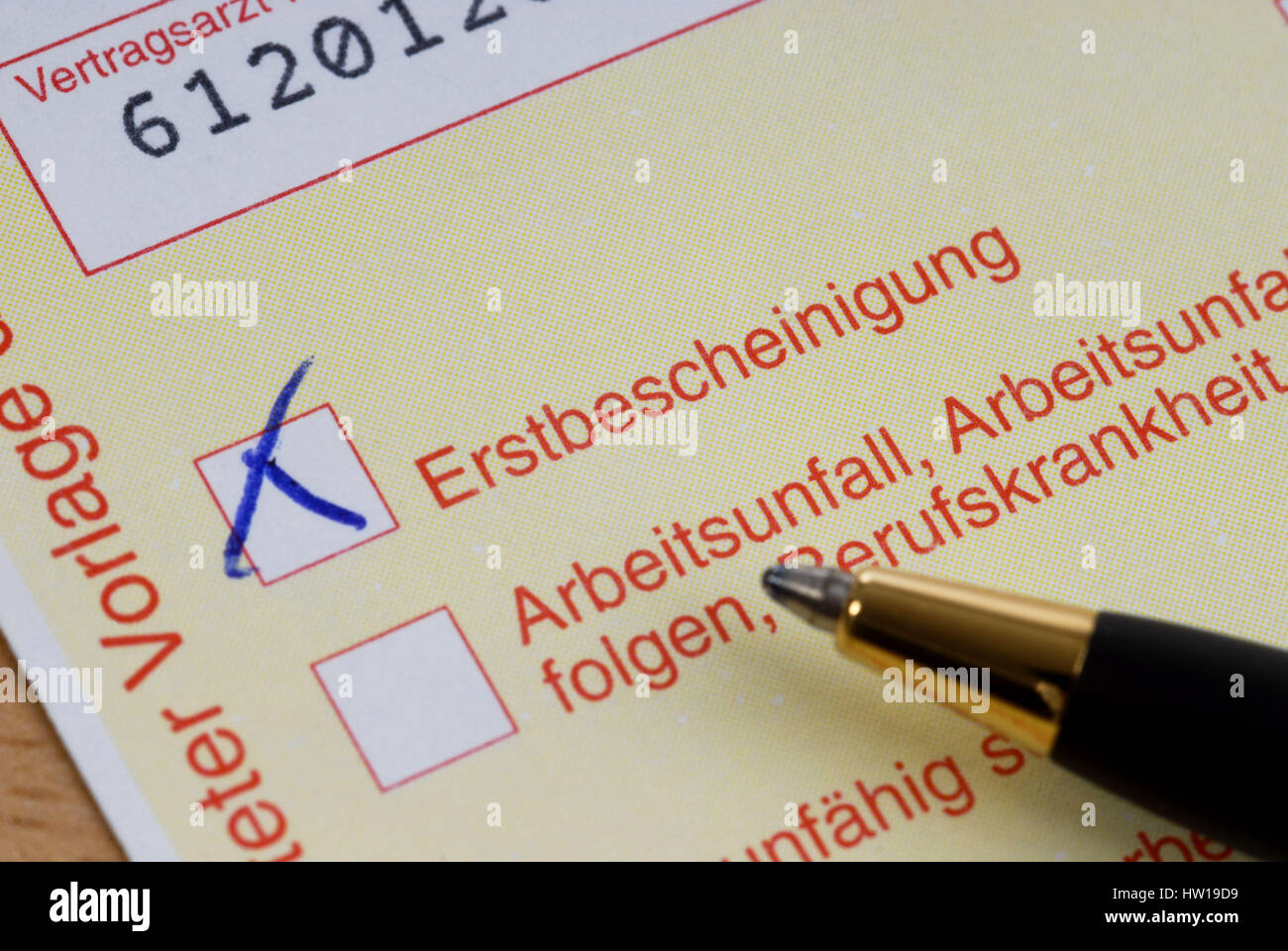 Primer Certificado Erstbescheinigung Fotografía de stock Alamy