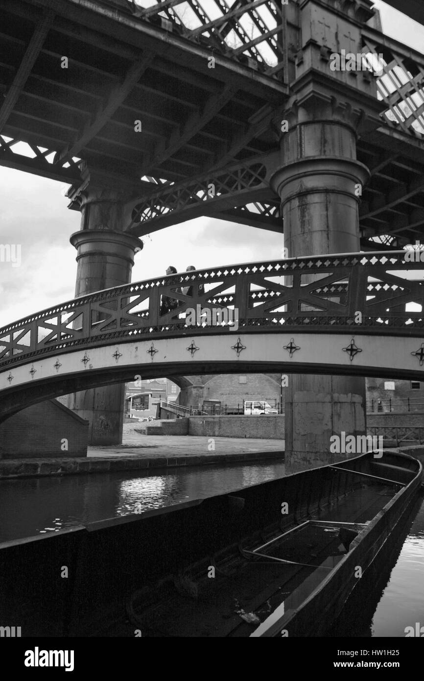 Geometría compleja de viaductos y puentes: Bridgewater Canal cuenca, Castlefield, Manchester Foto de stock