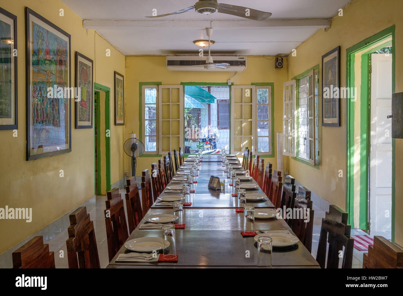 Interior de estilo colonial francés en Vientiane, Laos Foto de stock