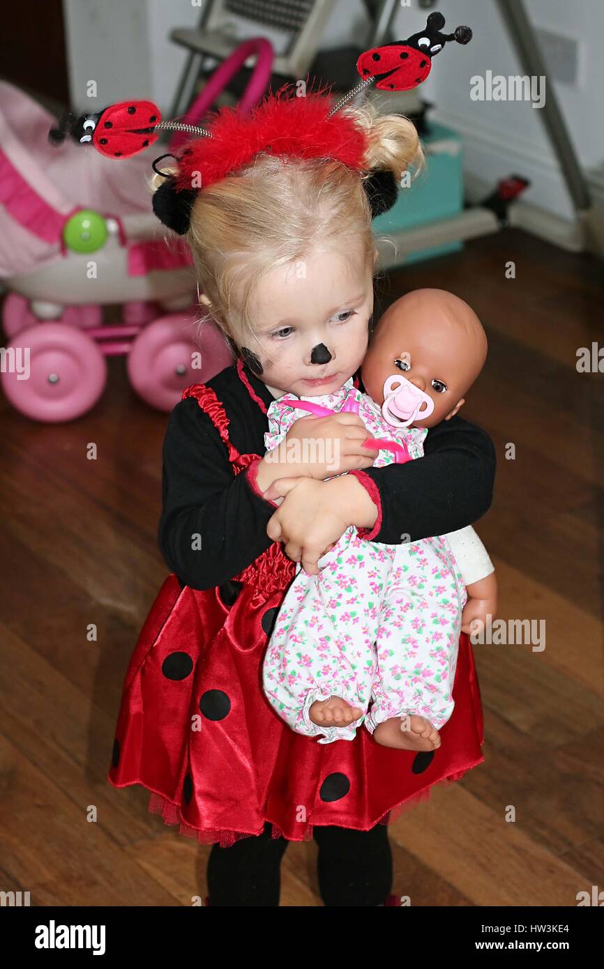 Bebé mariquita ,niño disfraz en Halloween, juguetes de los niños, la  infancia concepto Fotografía de stock - Alamy